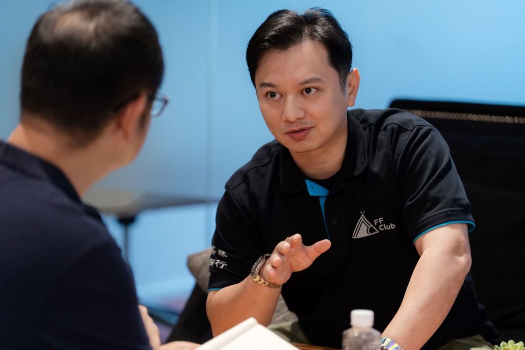 Forex Forest 創辦人兼行政總裁 Wayne Ng 先生,現場接受媒體記者專訪。